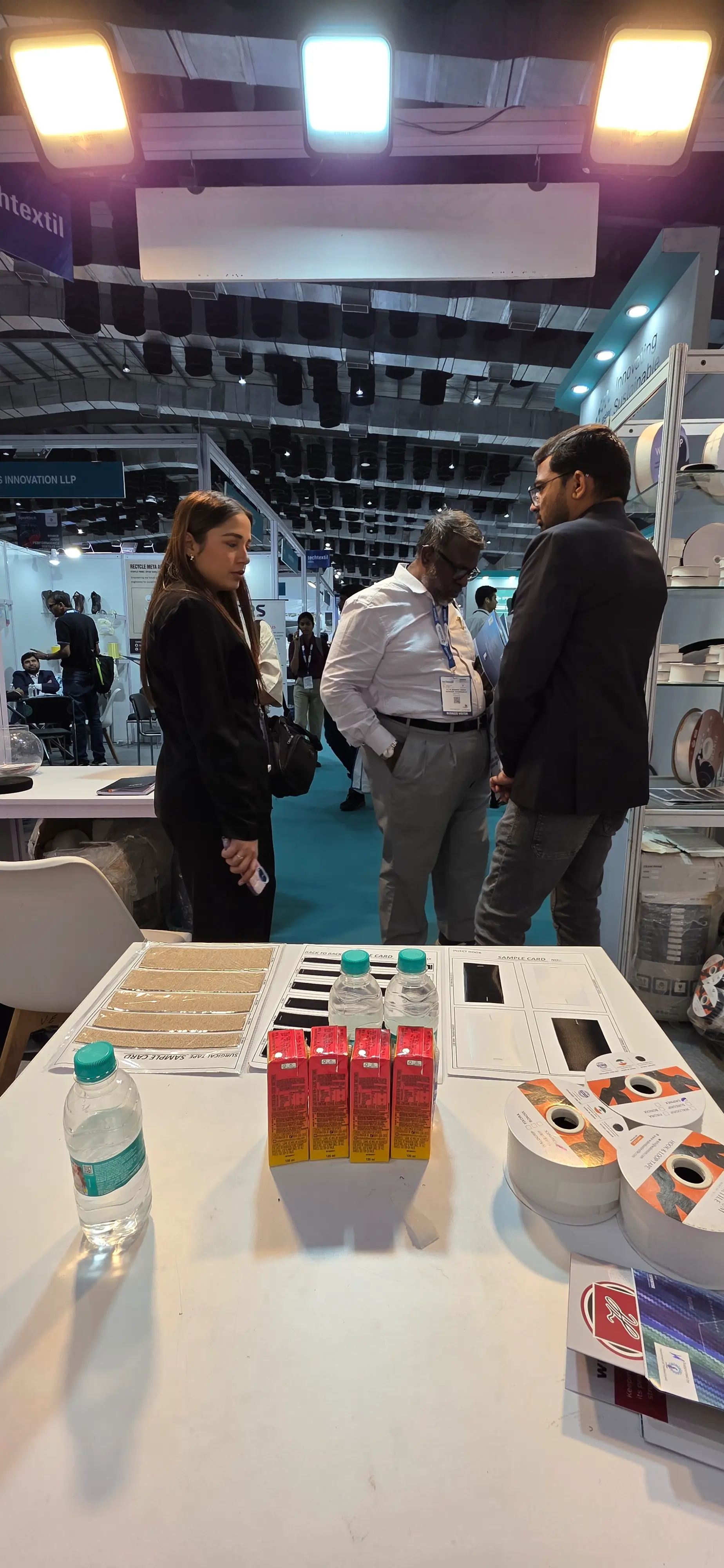 Business meeting at Walonium exhibition booth